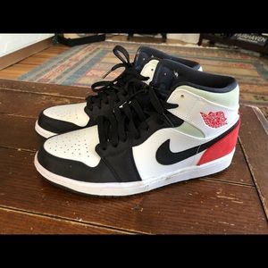 9.5 Mens Jordan Ones